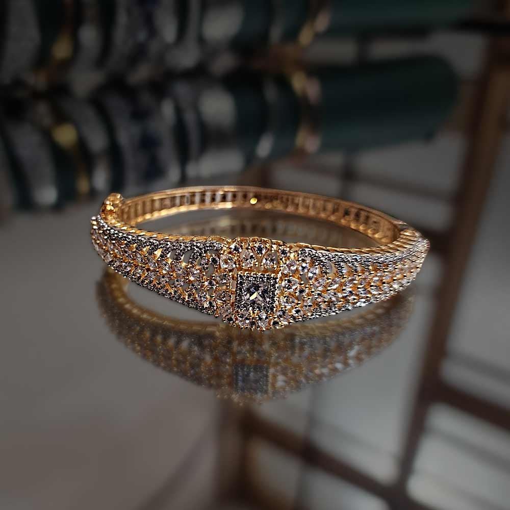 Radiant Gold Luxe Bracelet