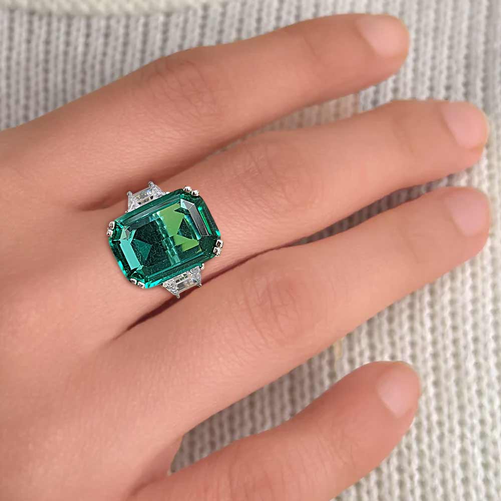 Emerald Majesty Ring