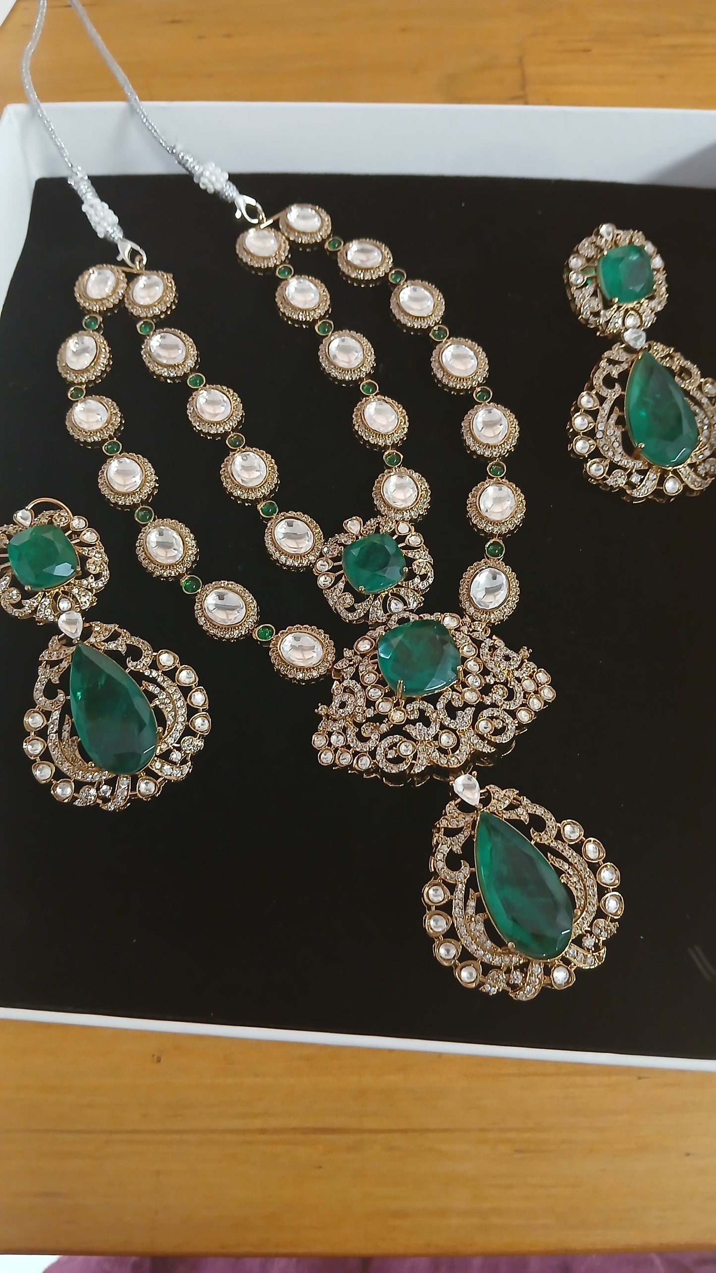 MG Regal Victorian Necklace Set