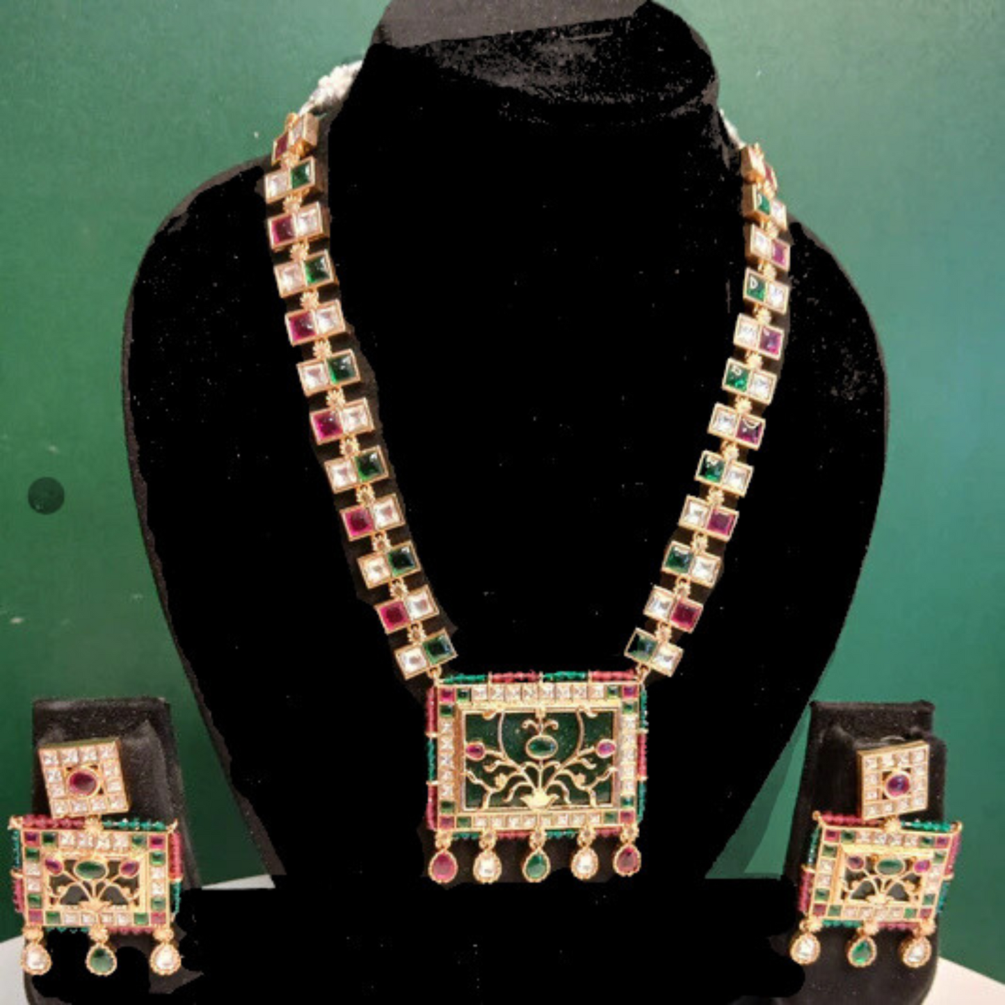 MG The Festive Pride Necklace Set