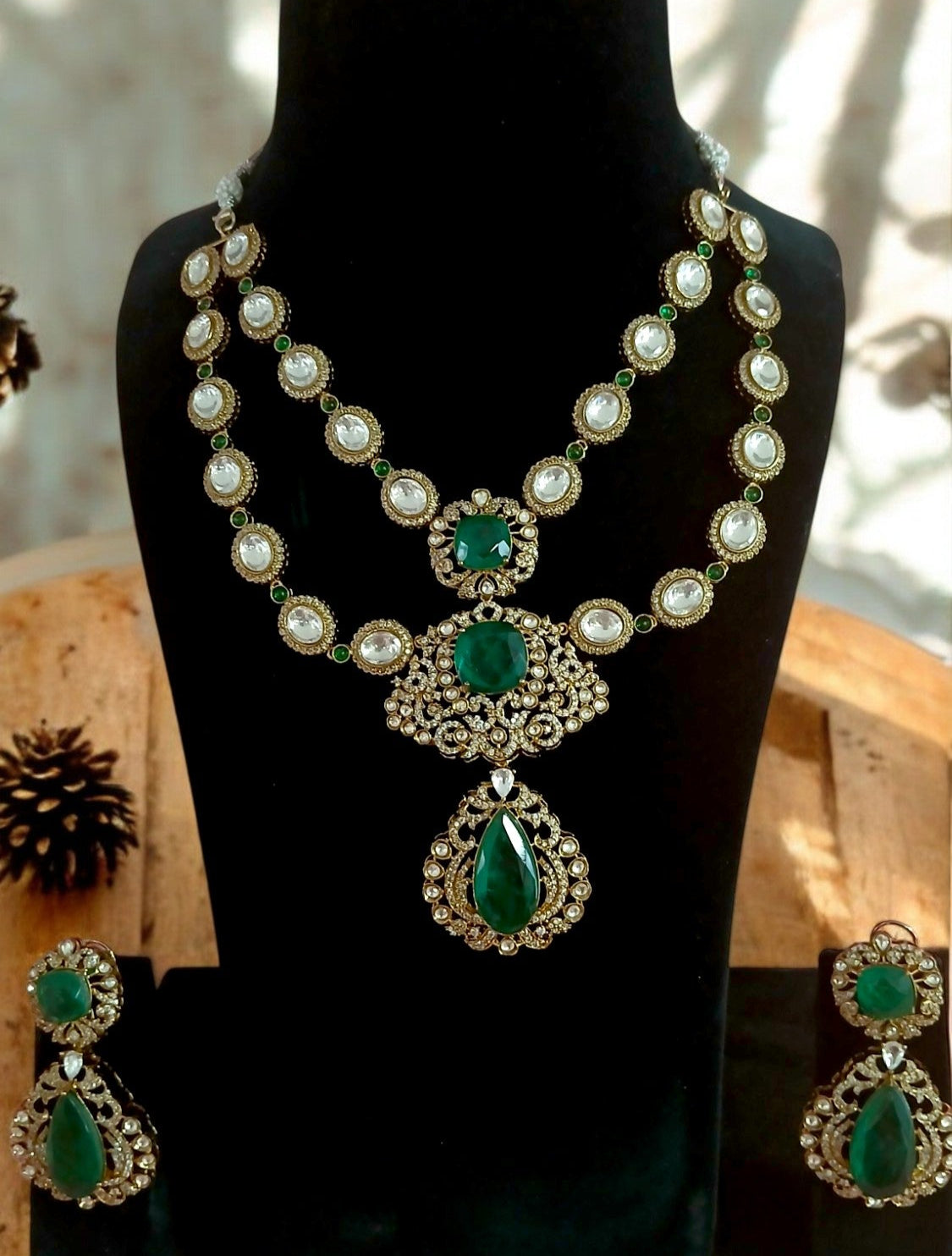 MG Regal Victorian Necklace Set