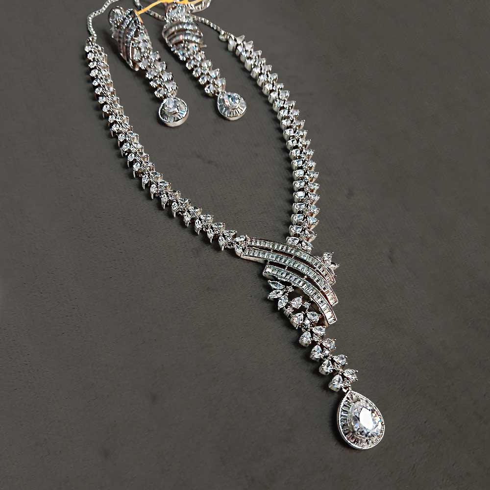 MG Sparkling Floret Necklace Set