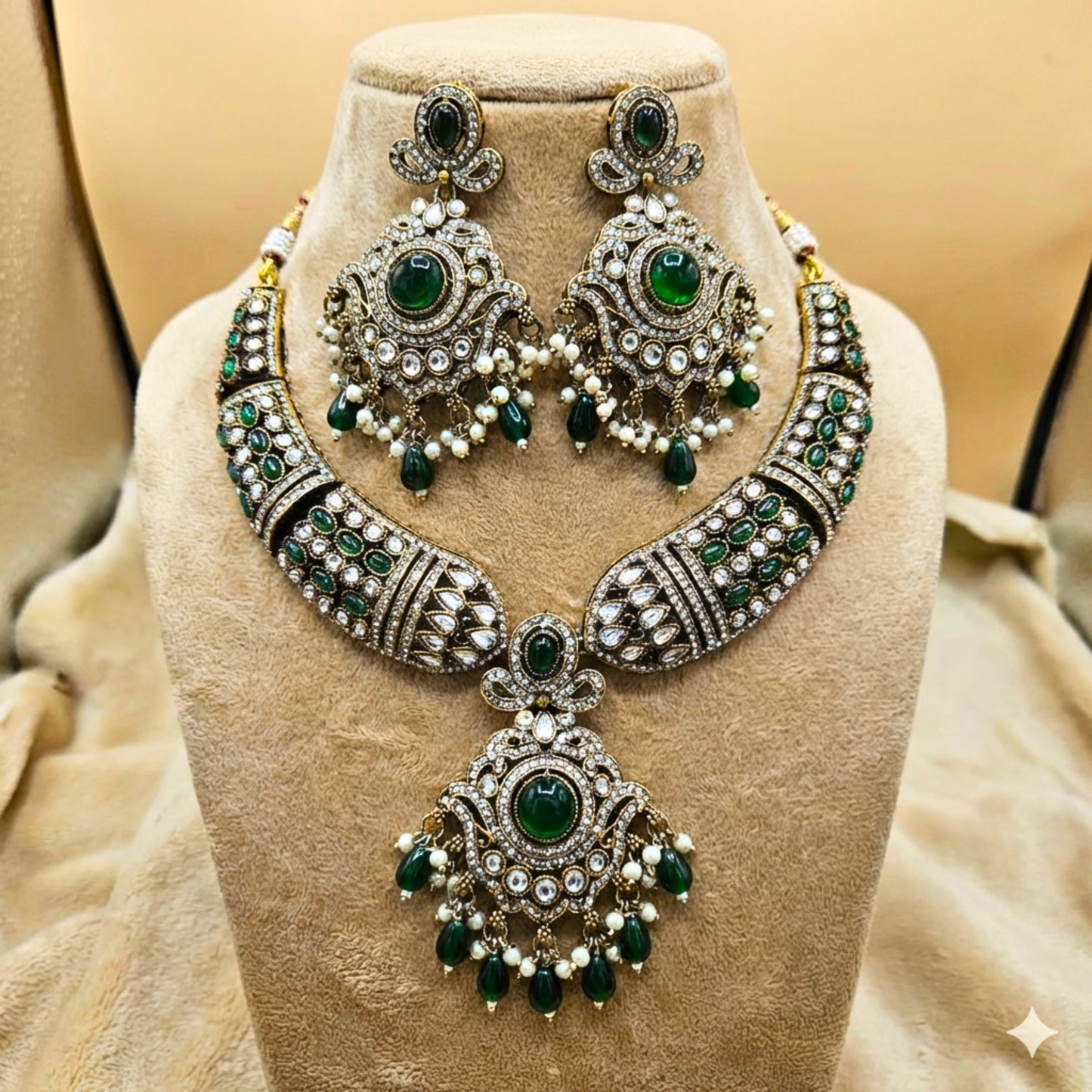 Victorian Emerald Royale Kundan Jewellery Set