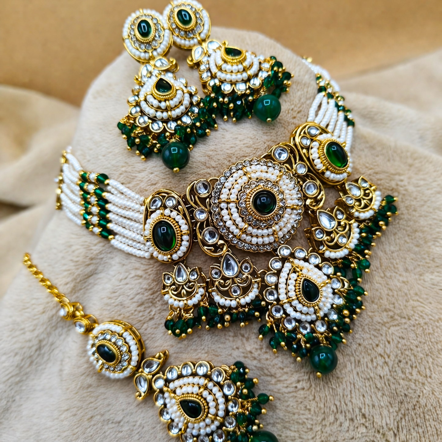 Royal Emerald Pearl Kundan Jewellery Set