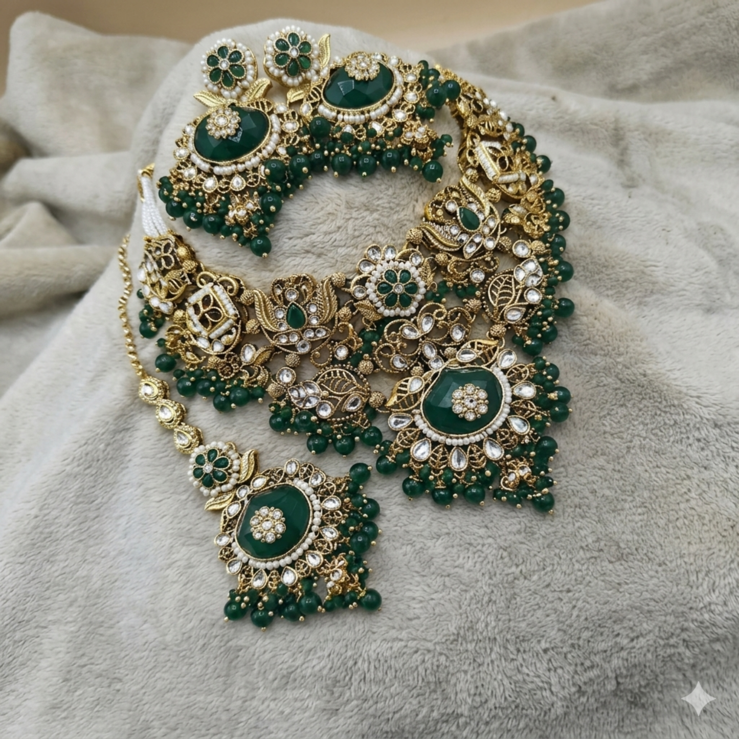 Emerald Royal Bridal Kundan Necklace Set with Maang Tikka & Earrings